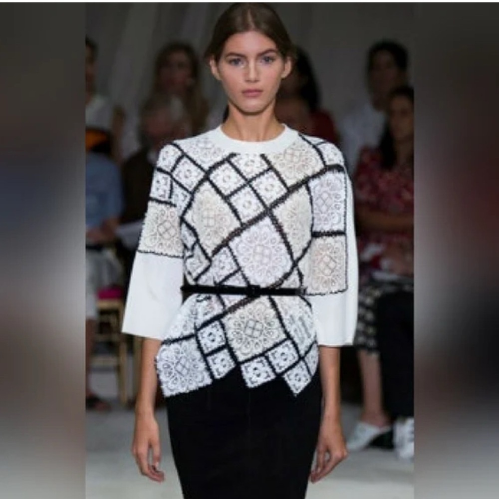 Oscar Dela Renta Chic Black and White Lace Top size M